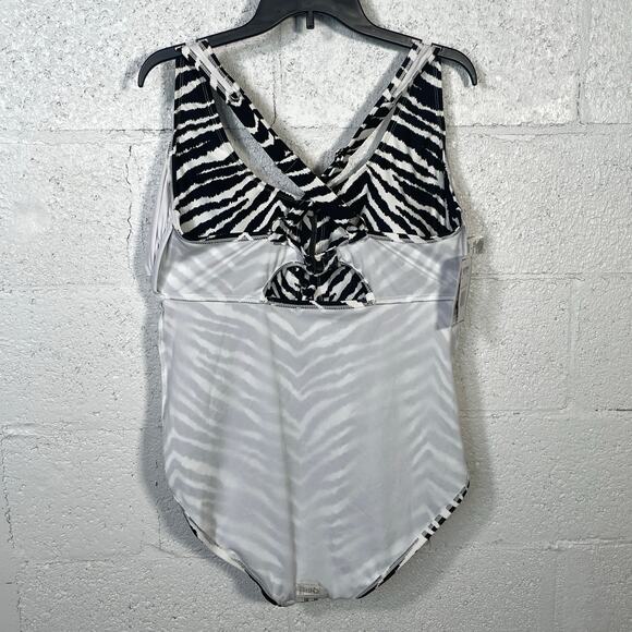 California Waves Juniors' Plus Size Printed Knot-Front 1 Piece Swimsuit, 2X - Picture 9 of 12